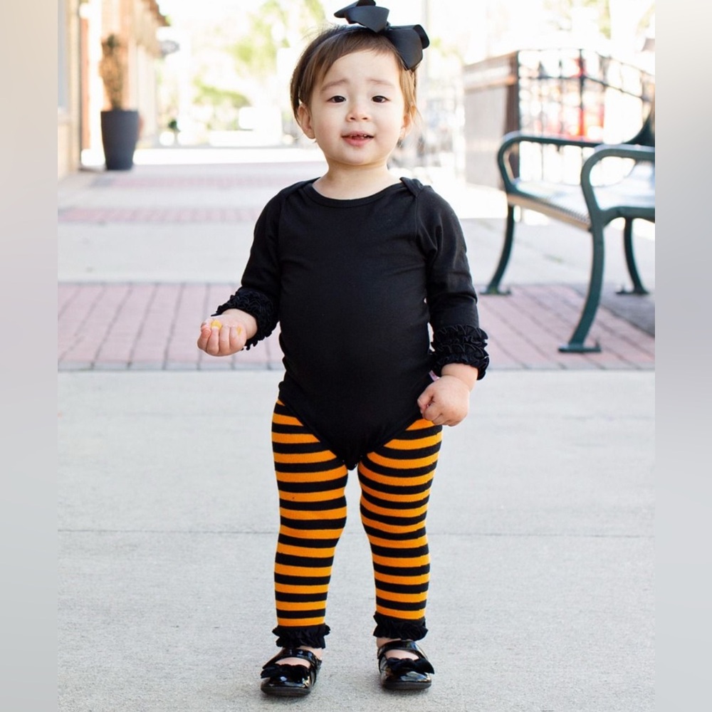 NWOT Ruffle Butts Black and Orange Striped Footless Tights Size 0-6 Months